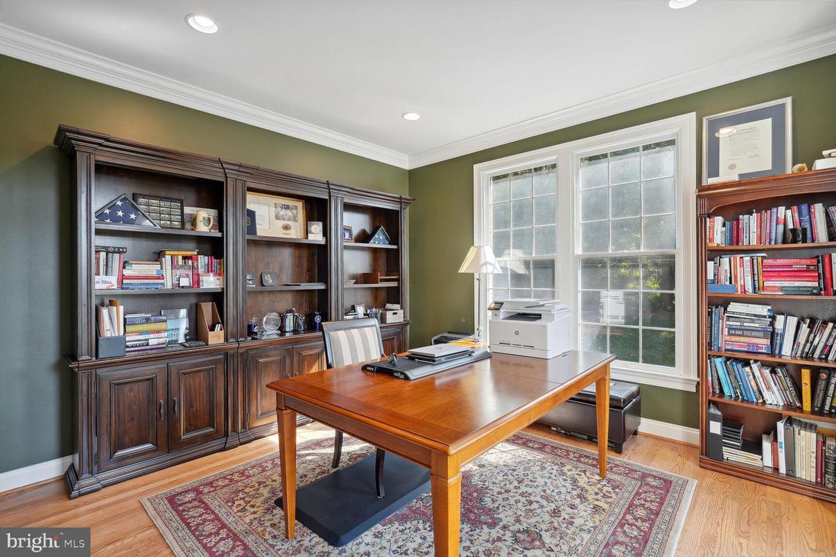 Home Office, Interior, Recessed Lighting, Wood Texture Flooring