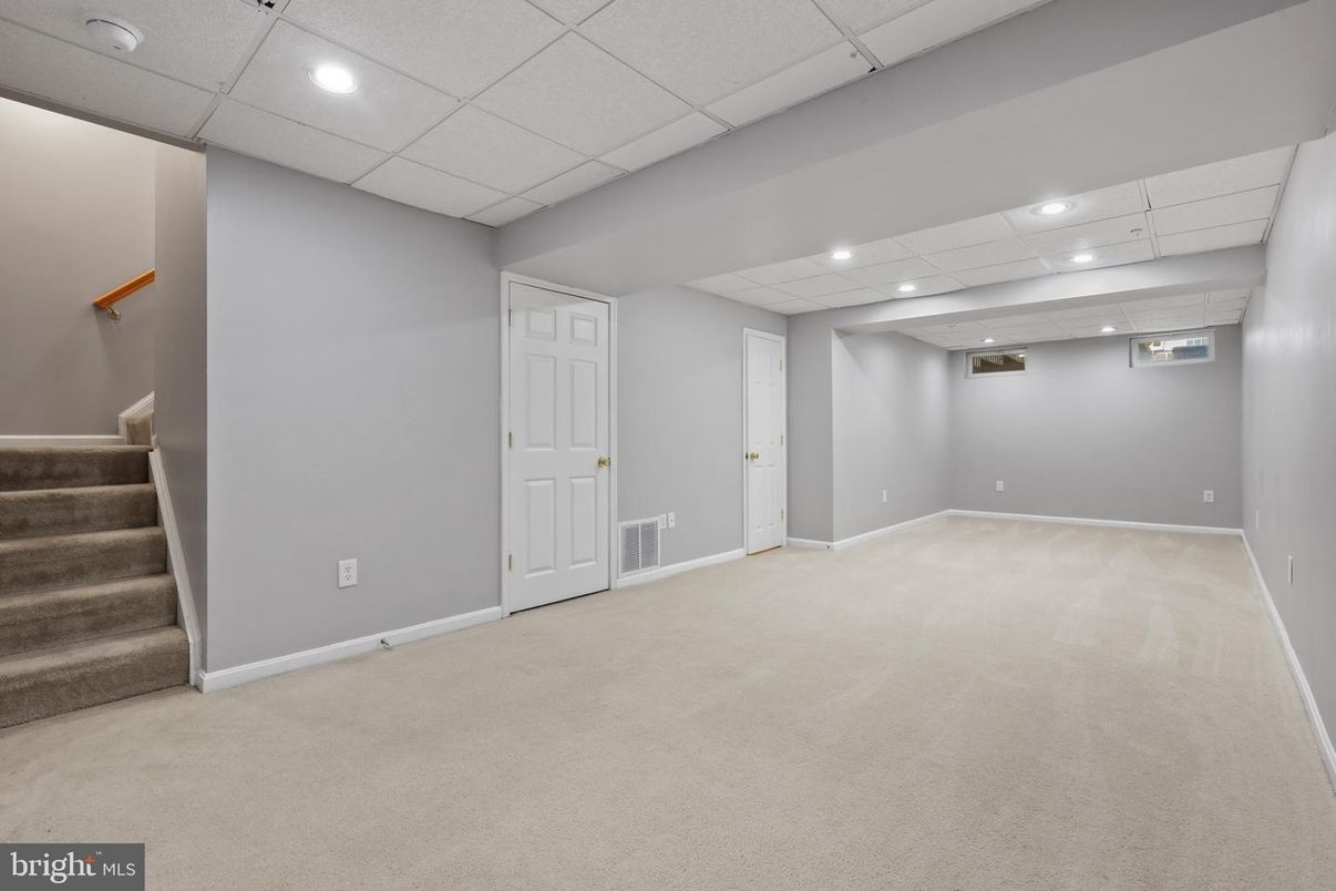 Empty room, Interior, Recessed Lighting