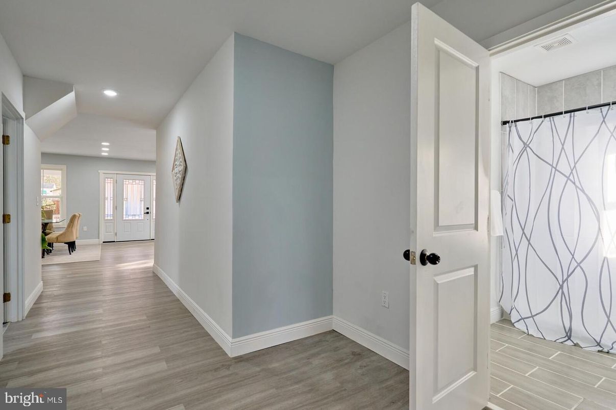 Interior, Recessed Lighting, Wood Texture Flooring