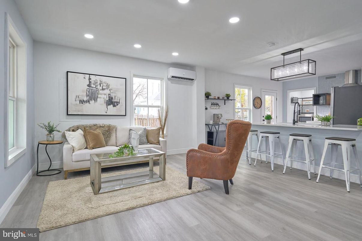Interior, Kitchen, Living room, Pendant Lights, Recessed Lighting, Wood Texture Flooring