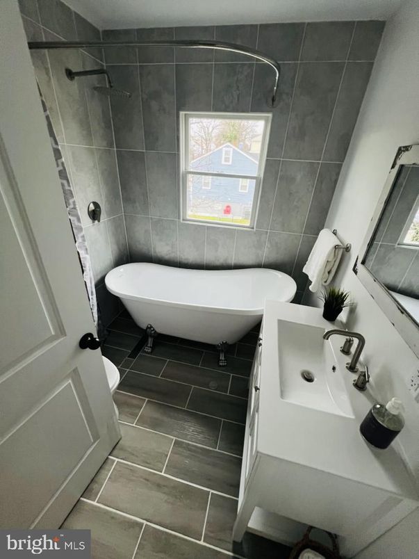 Bathroom, Free Standing Baths, Interior