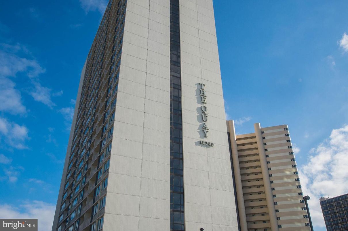 Exterior, Facade, Highrise