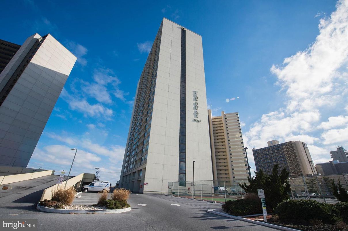 Exterior, Facade, Highrise