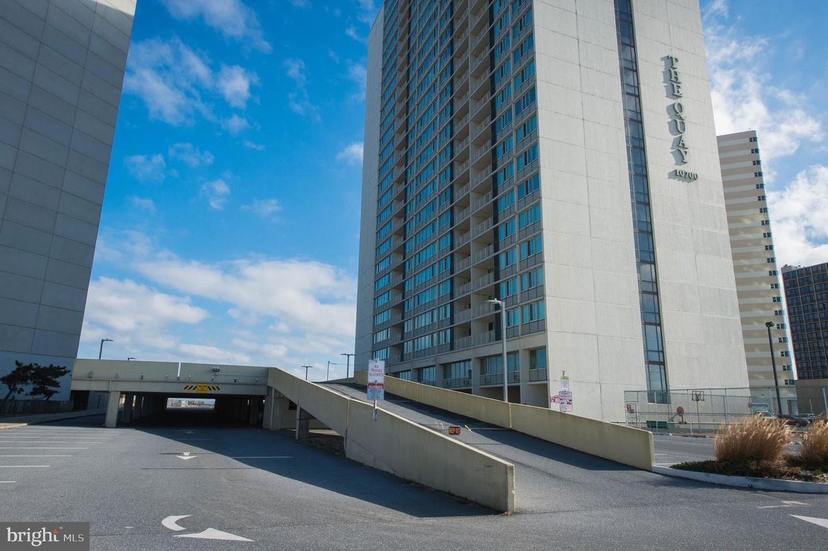Exterior, Facade, Highrise