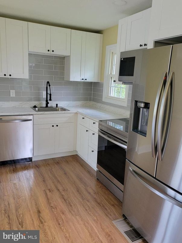 Interior, Kitchen, Stainless Steel Appliances, Wood Texture Flooring