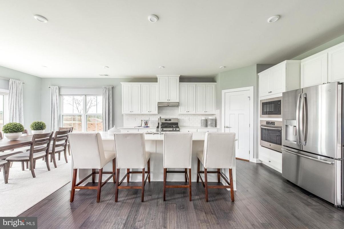 Dining room, Interior, Kitchen, Recessed Lighting, Stainless Steel Appliances, Wood Texture Flooring