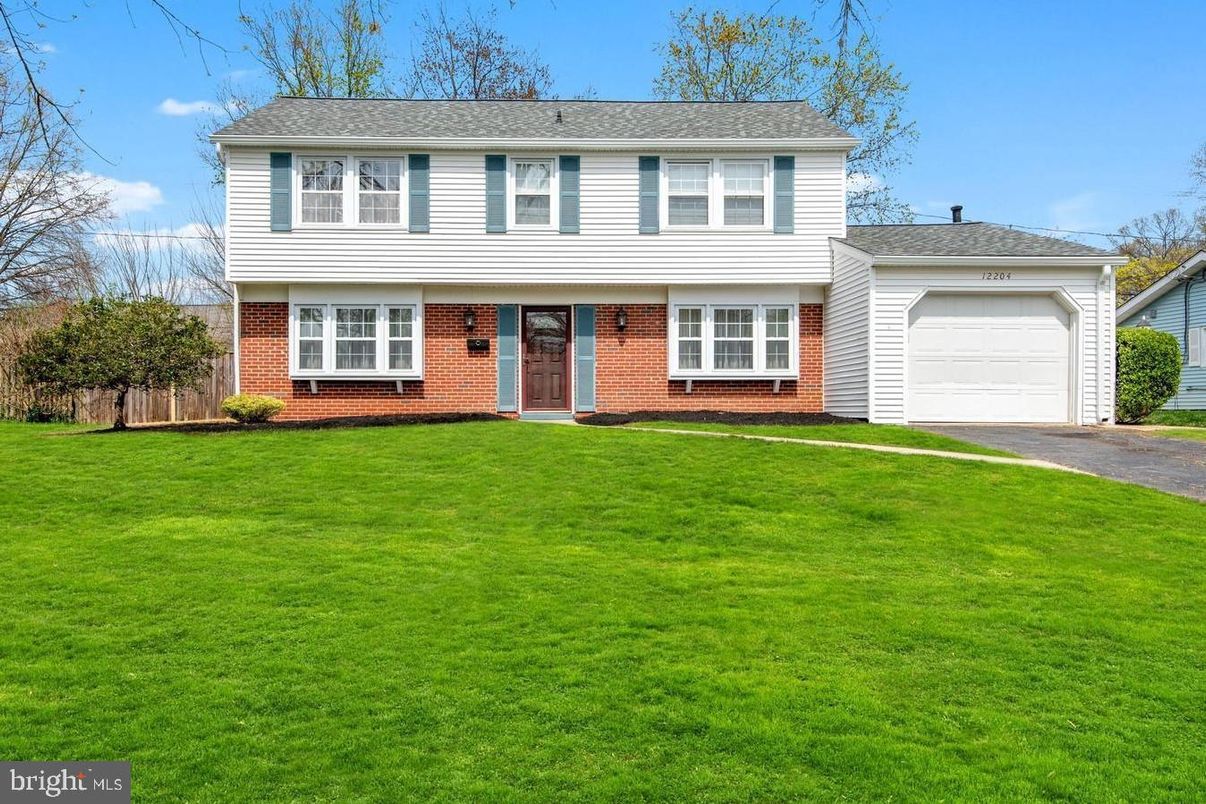 Attached, Exterior, Facade, Brick Facade, Split Level