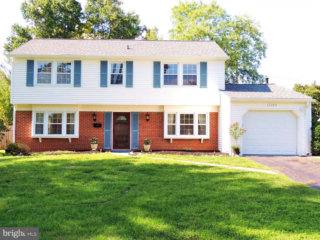 Attached, Exterior, Facade, Brick Facade, Split Level