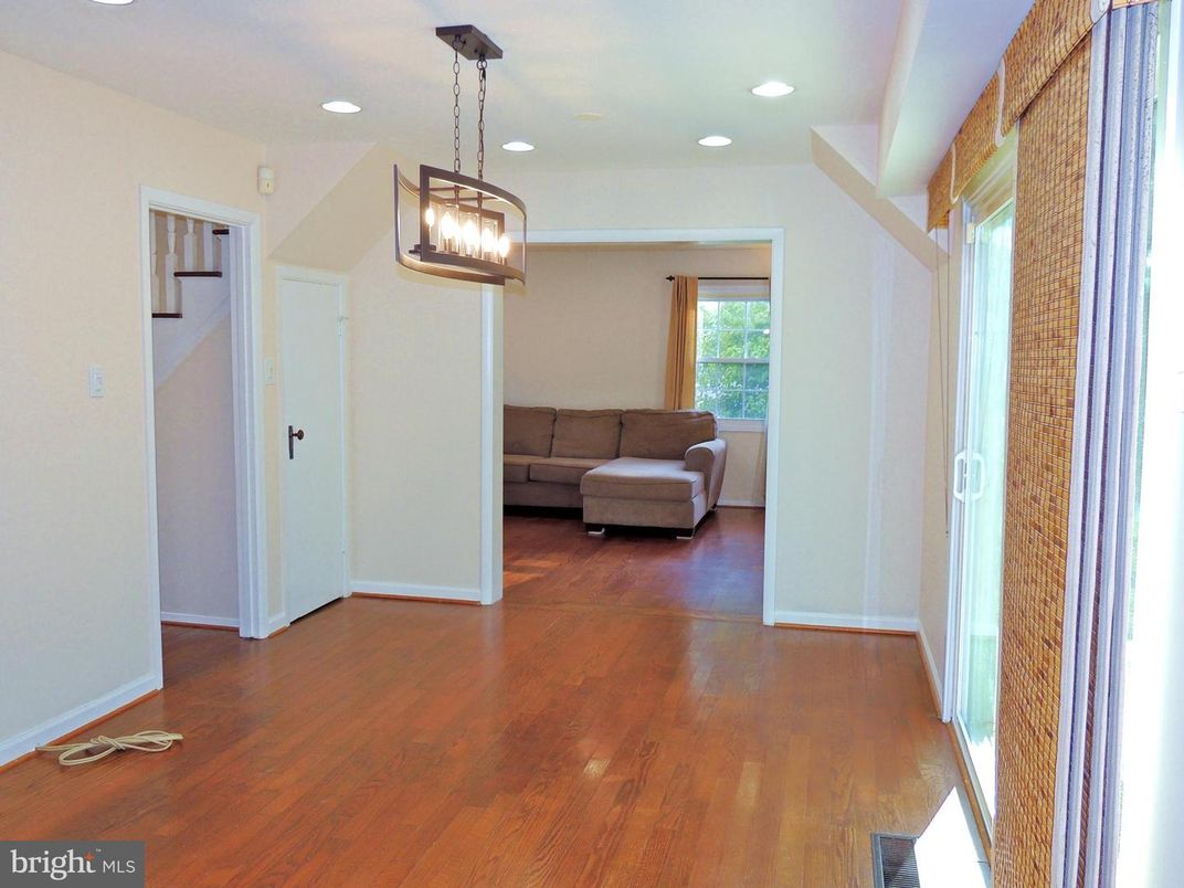 Interior, Pendant Lights, Recessed Lighting, Wood Texture Flooring