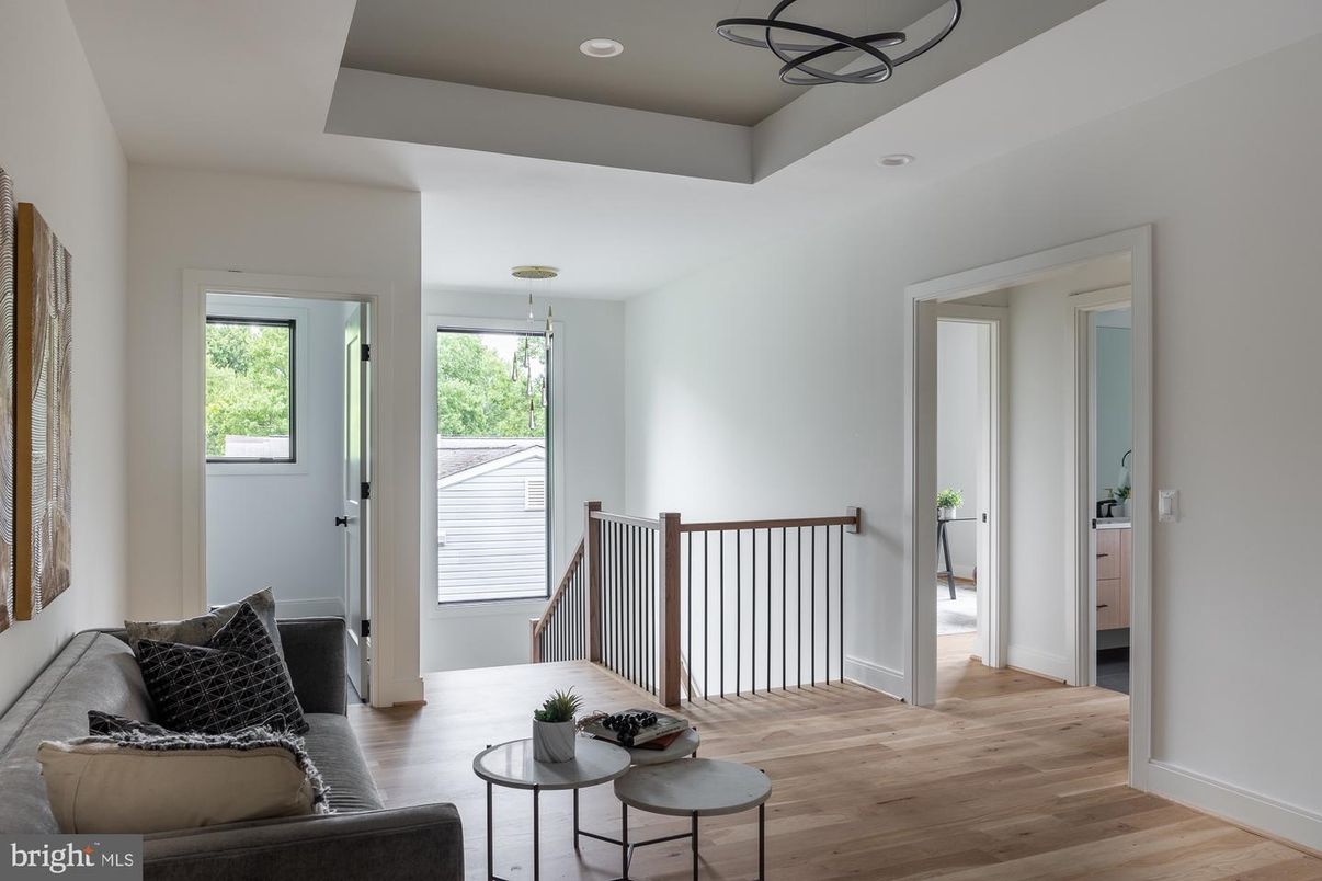 Interior, Recessed Lighting, Wood Texture Flooring