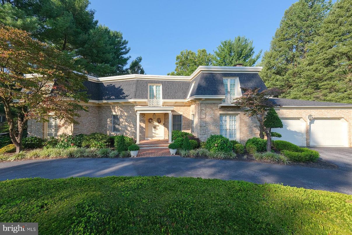 Attached, Exterior, Facade, Brick Facade, French Provincial