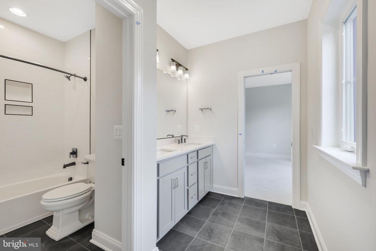 Bathroom, Dual Sink Vanities, Interior, Recessed Lighting