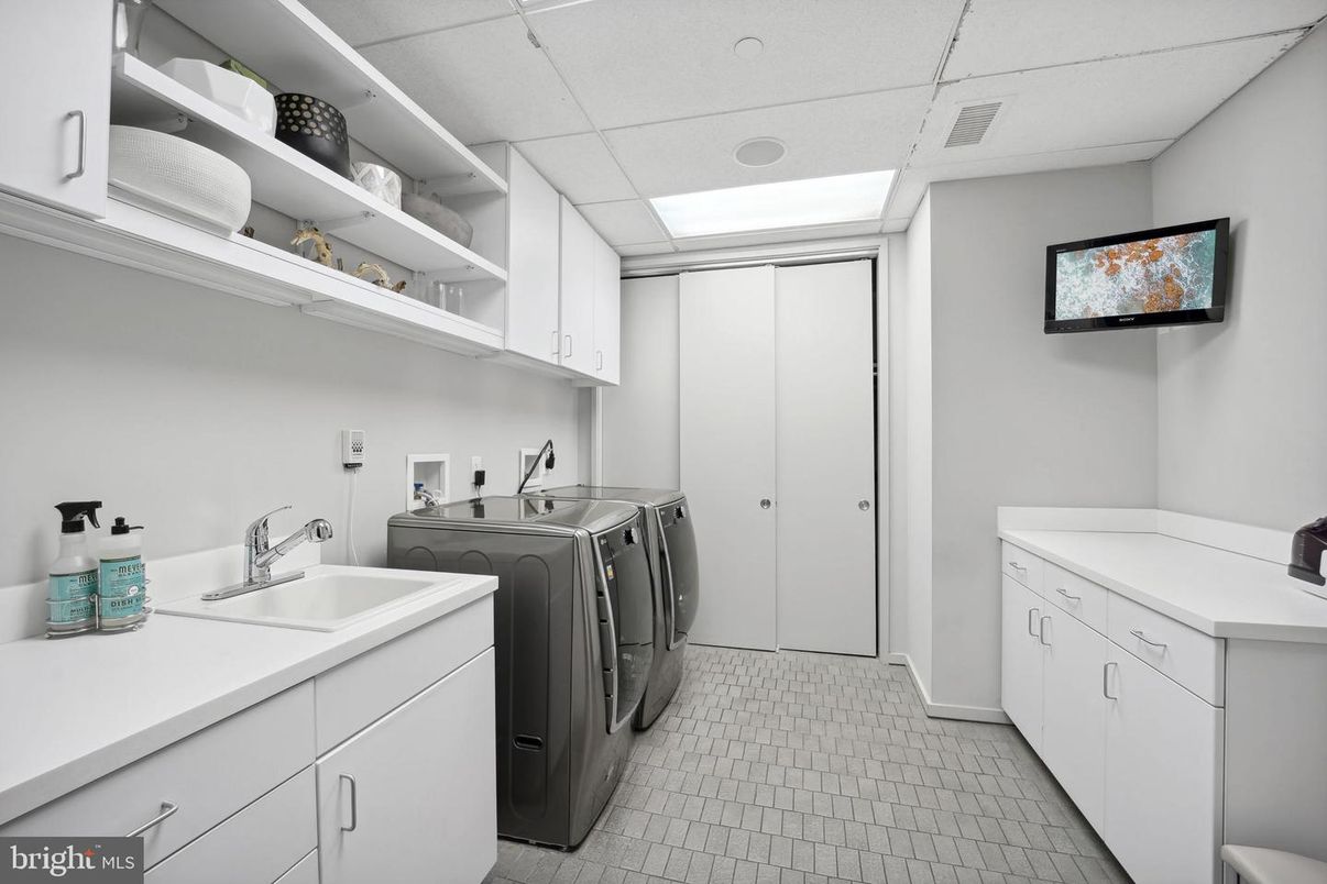 Interior, Washer