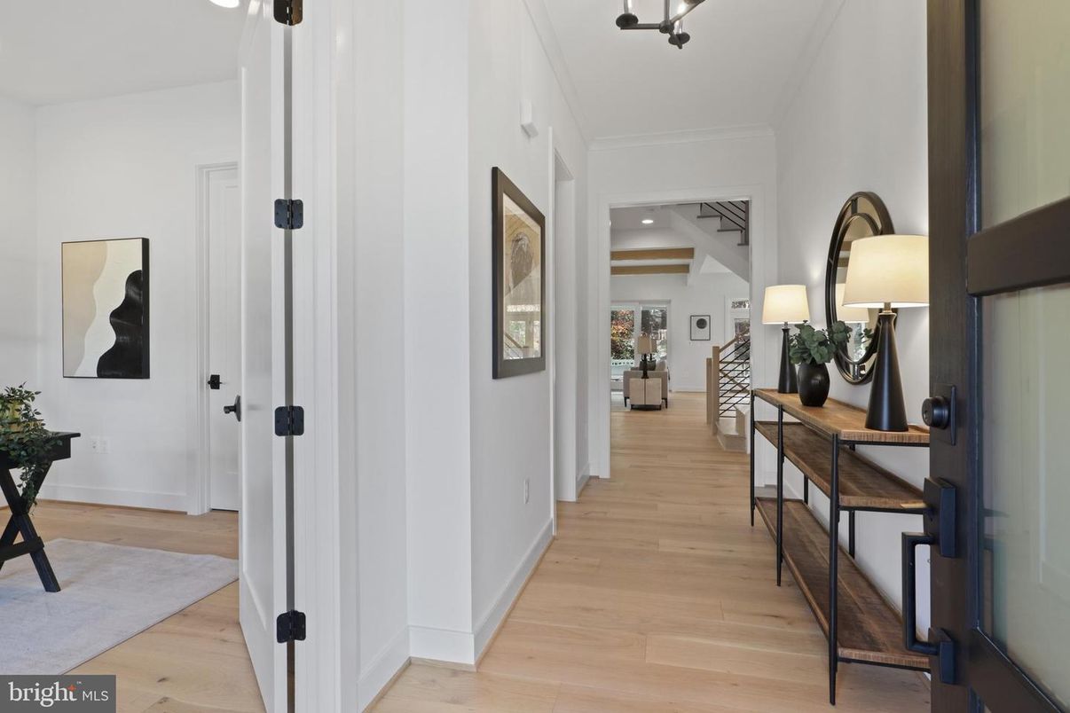 Interior, Recessed Lighting, Wood Texture Flooring