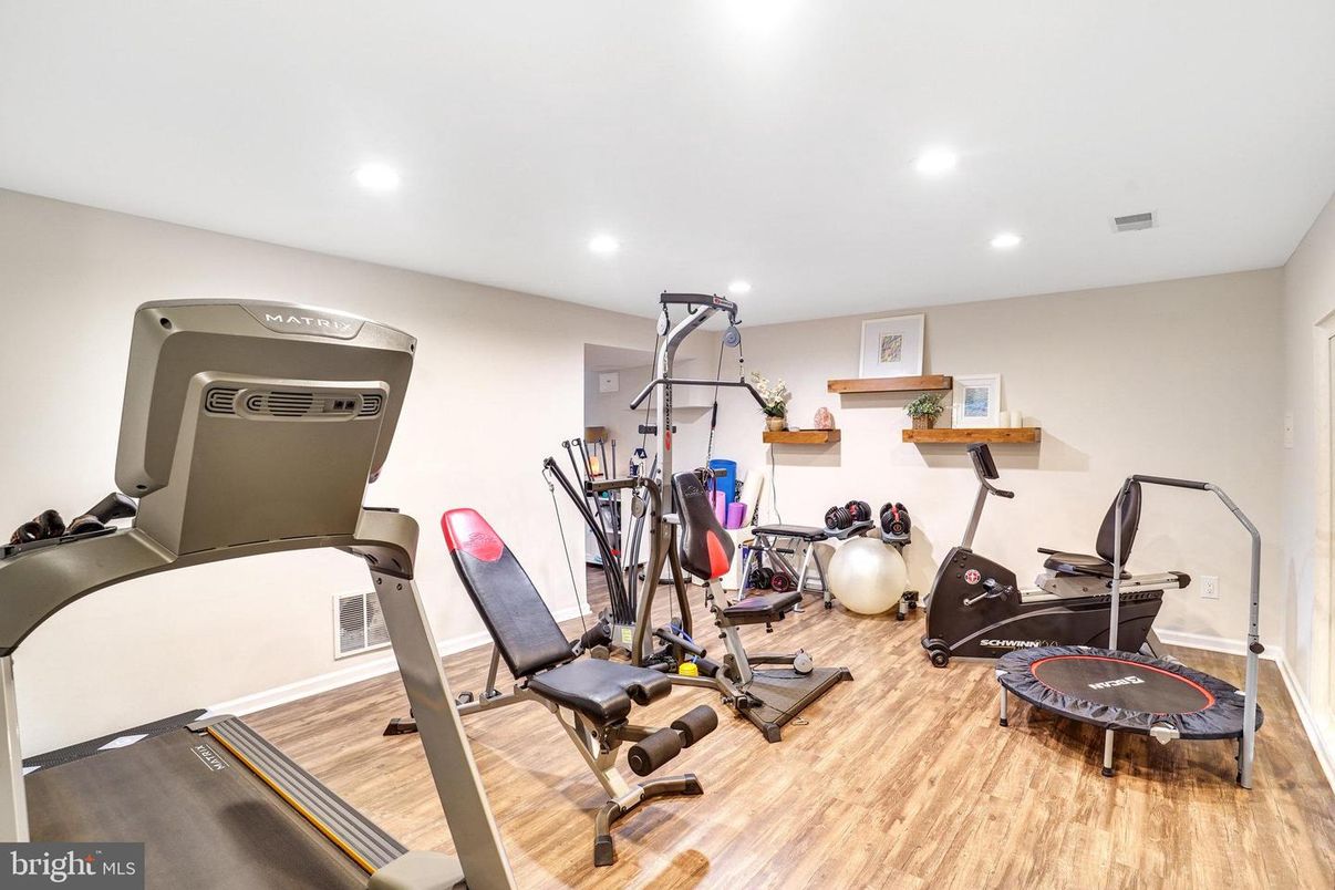 Fitness Equipment, Interior, Recessed Lighting, Wood Texture Flooring