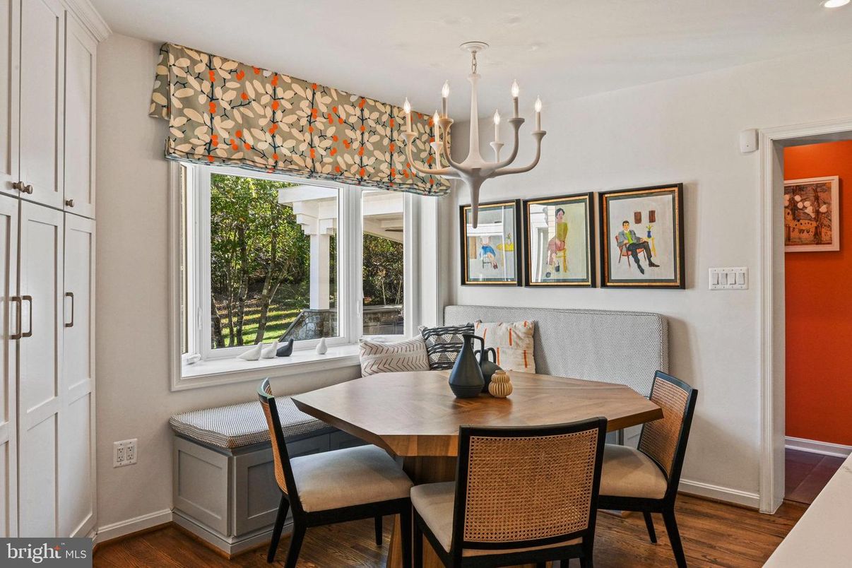 Chandelier, Dining room, Interior, Recessed Lighting, Wood Texture Flooring