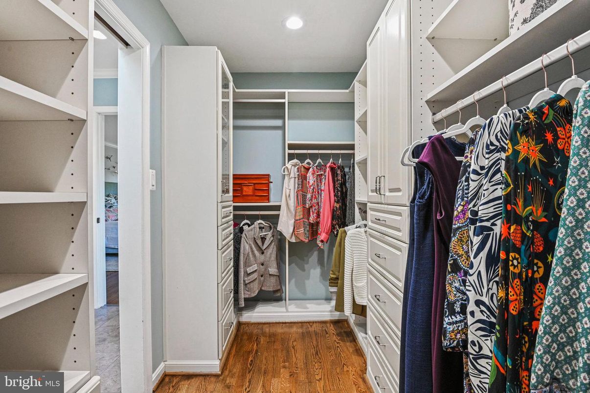 Interior, Recessed Lighting, Walk-in Closets, Wood Texture Flooring