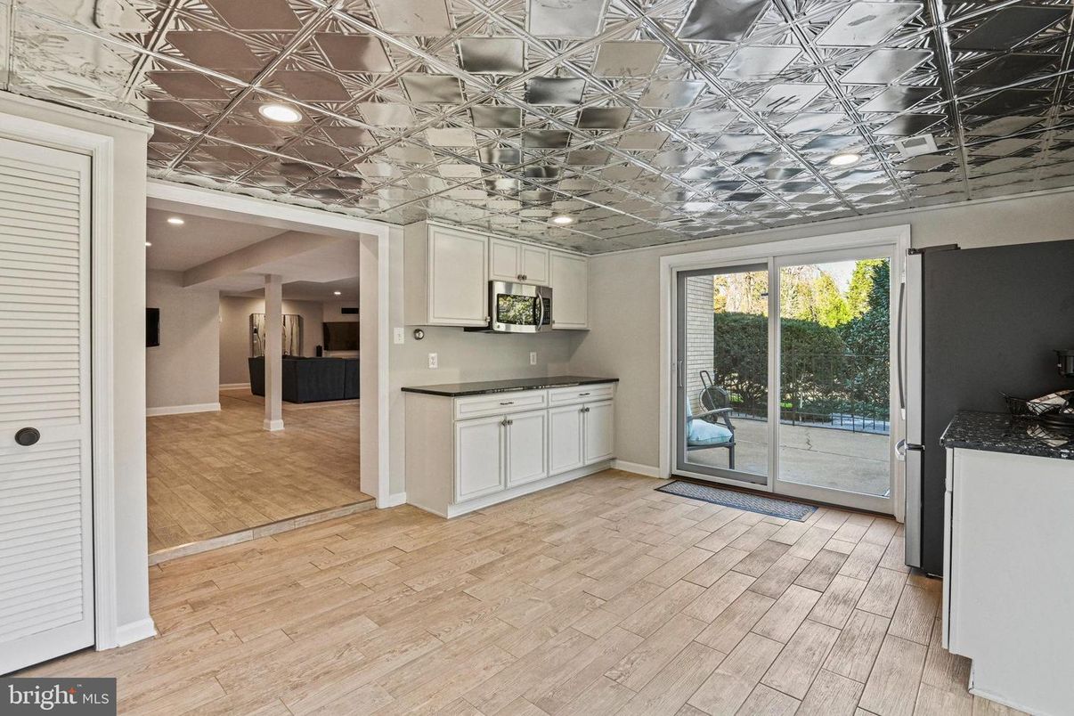 Interior, Kitchen, Pendant Lights, Recessed Lighting, Wood Texture Flooring