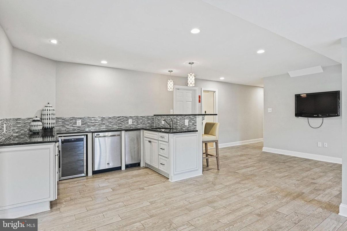 Interior, Kitchen, Pendant Lights, Recessed Lighting, Wood Texture Flooring