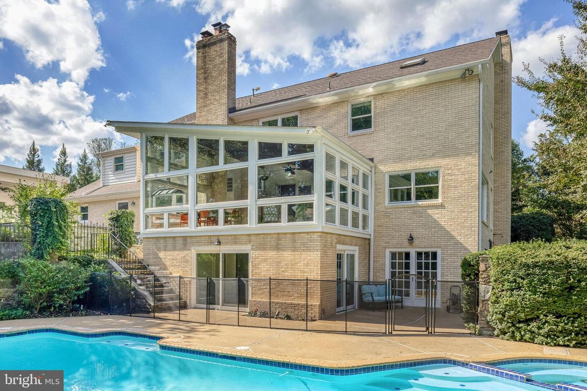 Exterior, Pool