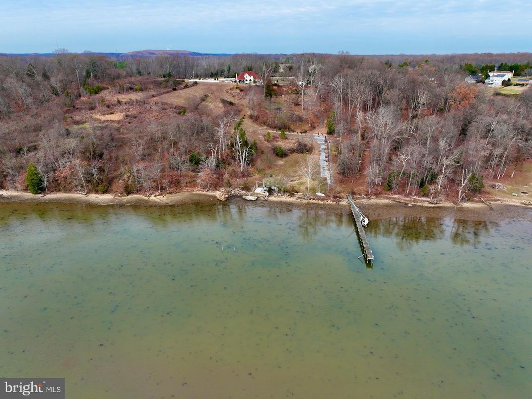 Exterior, Lake