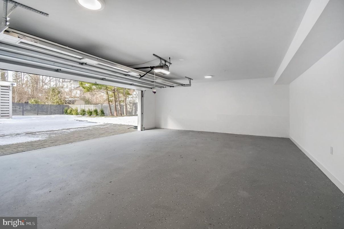 Garage, Interior