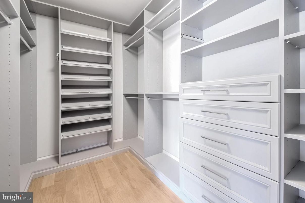 Interior, Walk-in Closets, Wood Texture Flooring