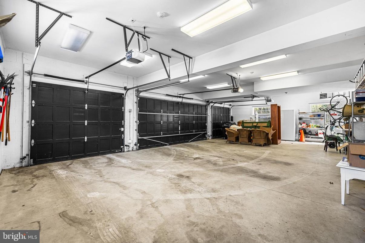 Garage, Interior
