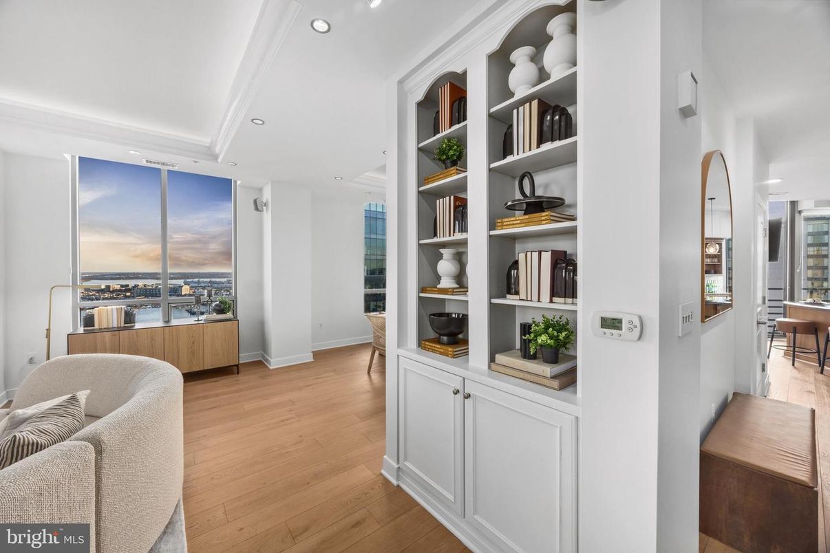 Interior, Recessed Lighting, Wood Texture Flooring
