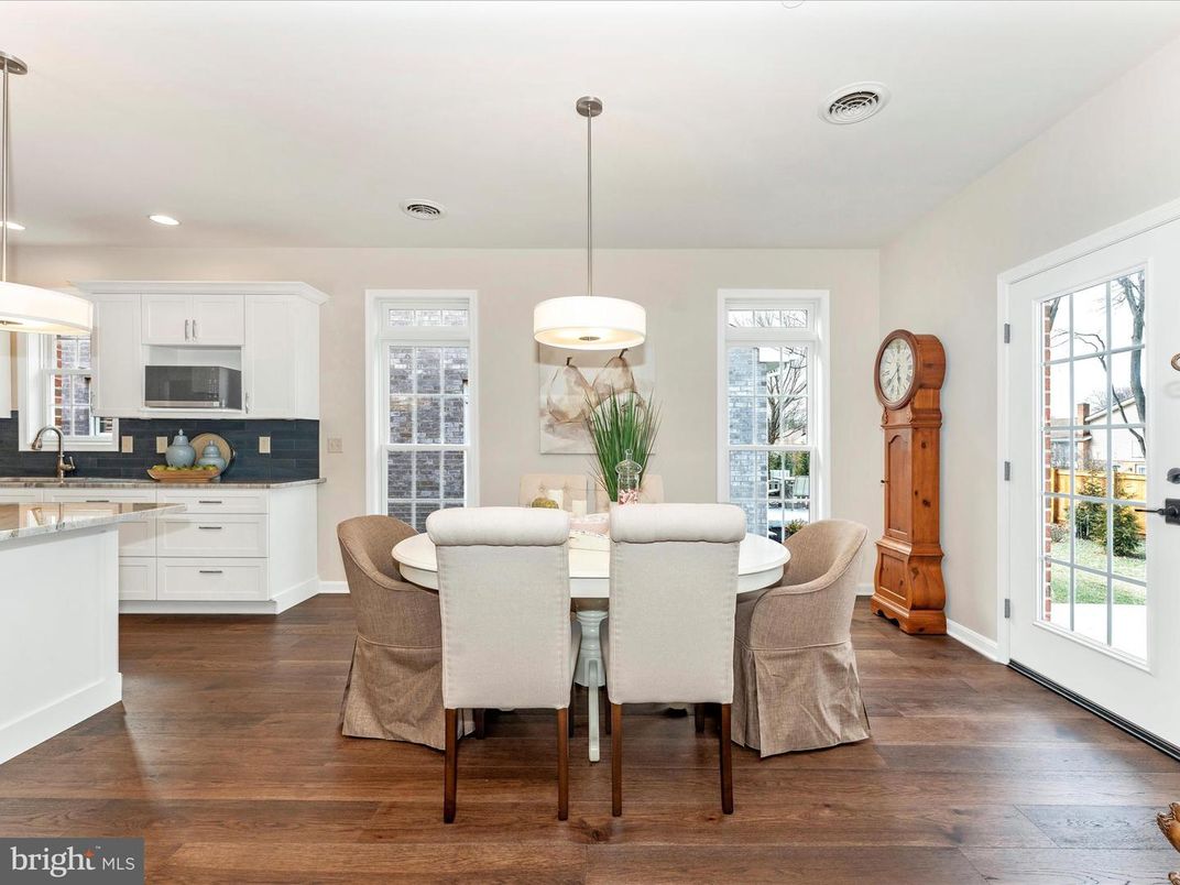 Dining room, Interior, Kitchen, Pendant Lights, Recessed Lighting, Wood Texture Flooring