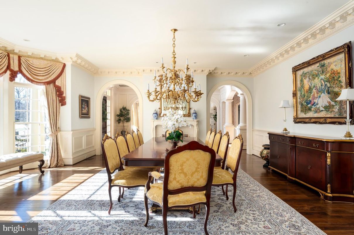 Chandelier, Dining room, Interior, Recessed Lighting, Wood Texture Flooring