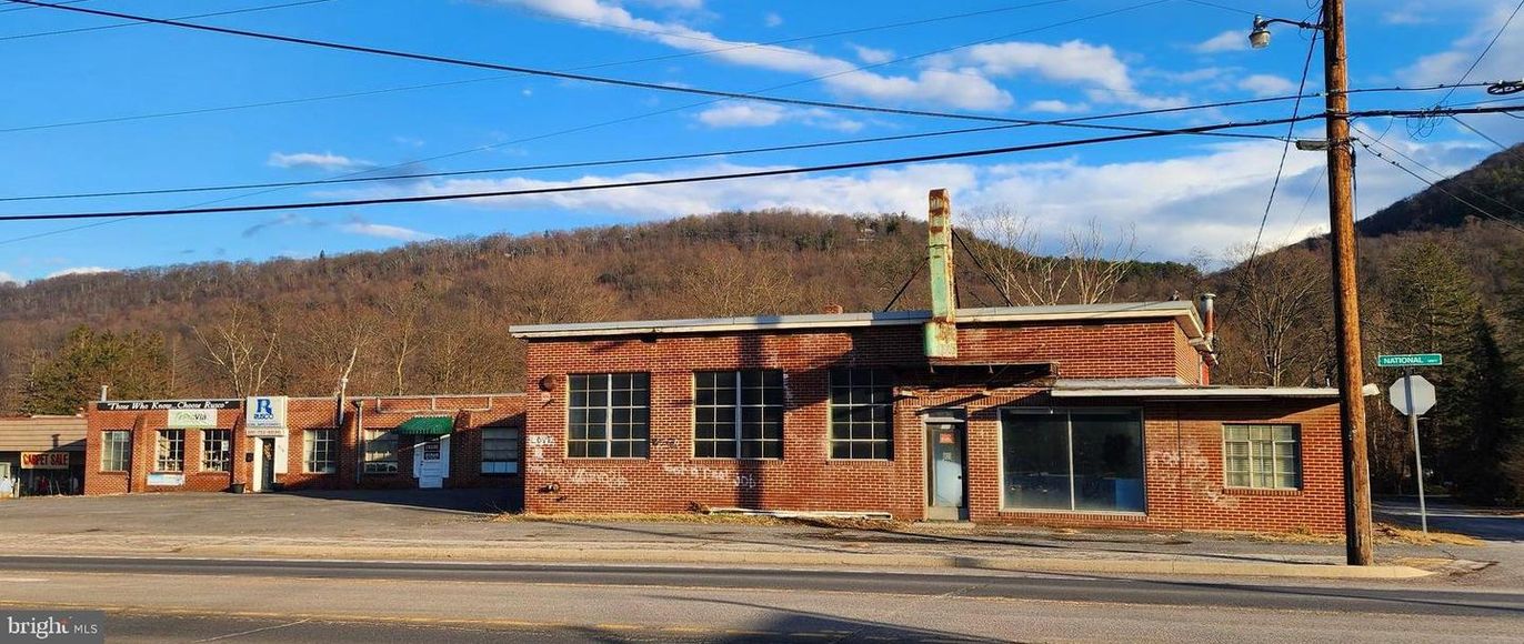 Exterior, Facade, Brick Facade, None