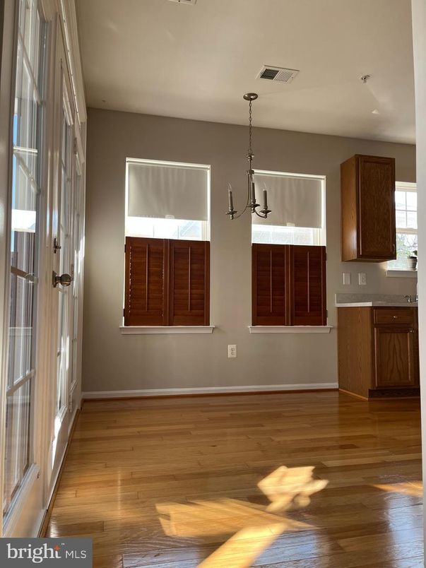 Empty room, Interior, Pendant Lights, Wood Texture Flooring