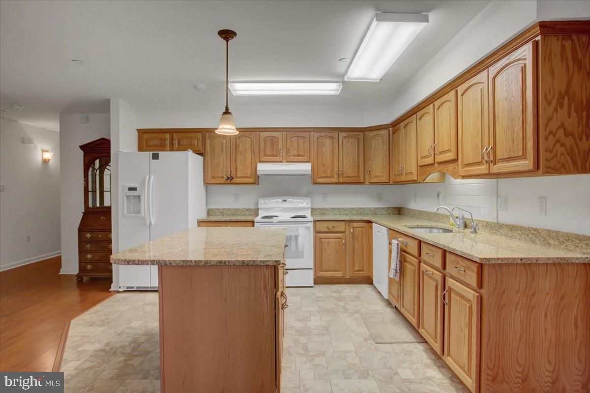 Interior, Kitchen, Pendant Lights, Wood Texture Flooring