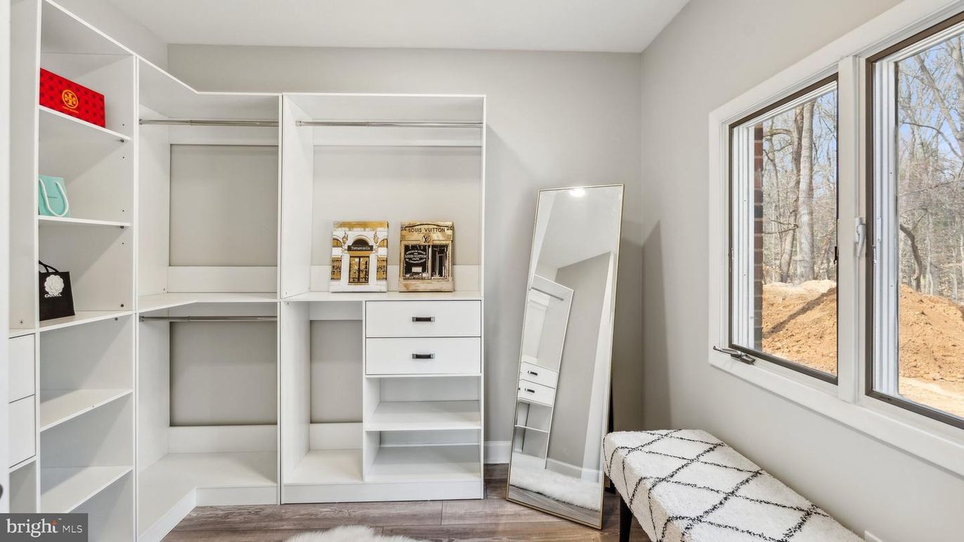 Interior, Walk-in Closets, Wood Texture Flooring