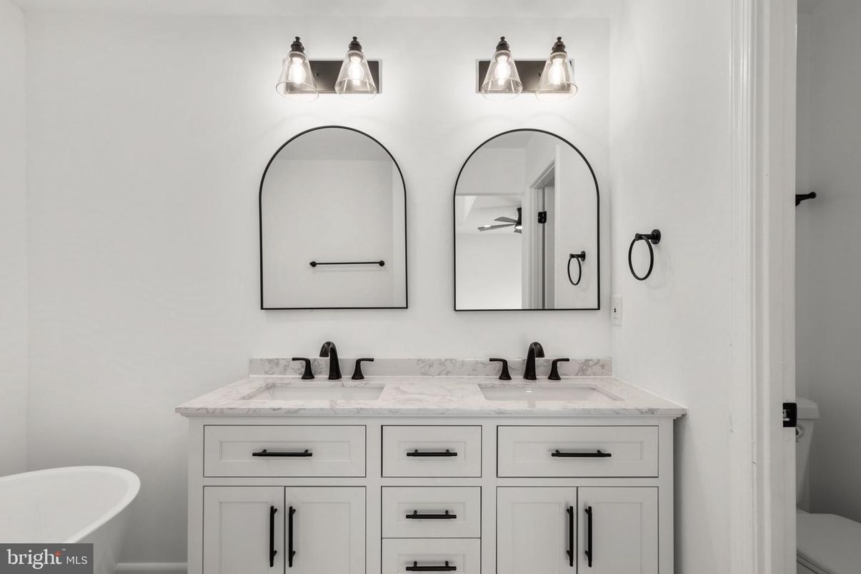 Bathroom, Dual Sink Vanities, Interior