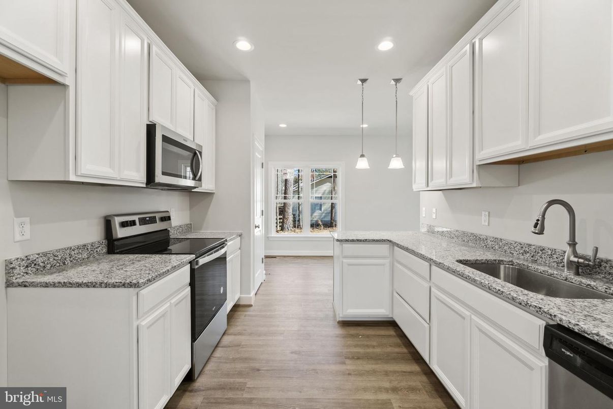 Interior, Kitchen, Pendant Lights, Recessed Lighting, Wood Texture Flooring