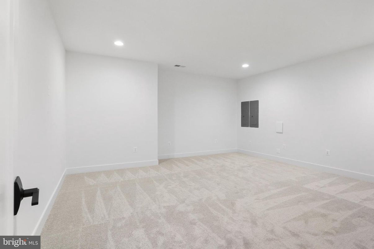 Empty room, Interior, Recessed Lighting