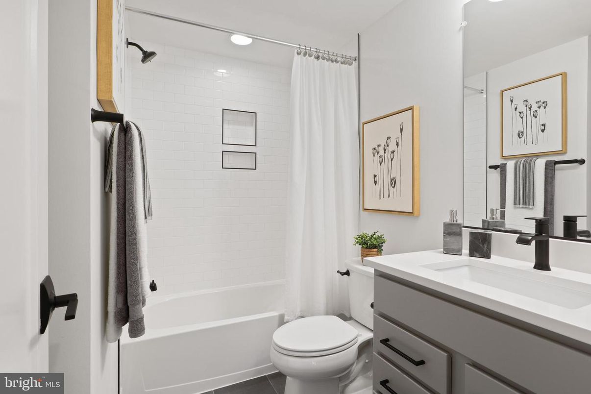 Bathroom, Interior, Recessed Lighting