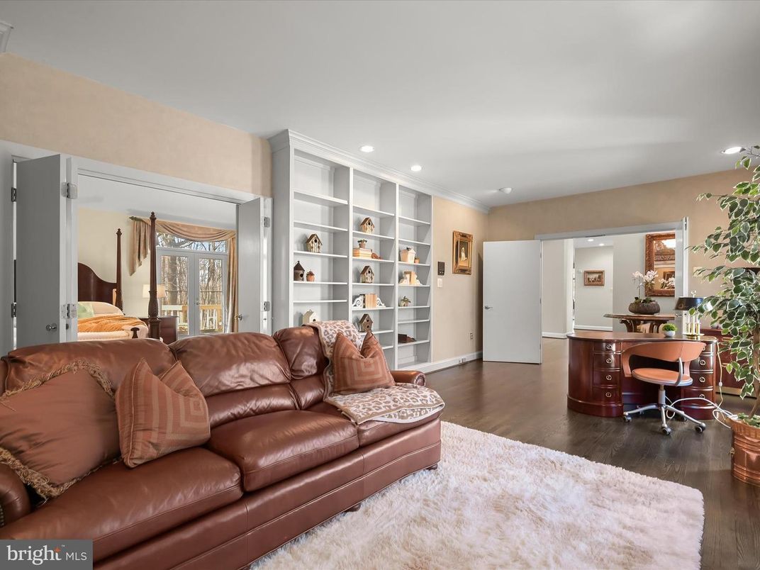 Home Office, Interior, Living room, Recessed Lighting, Wood Texture Flooring
