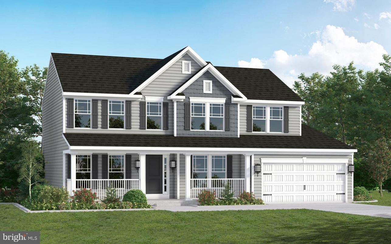 Attached, Exterior, Facade, Farmhouse