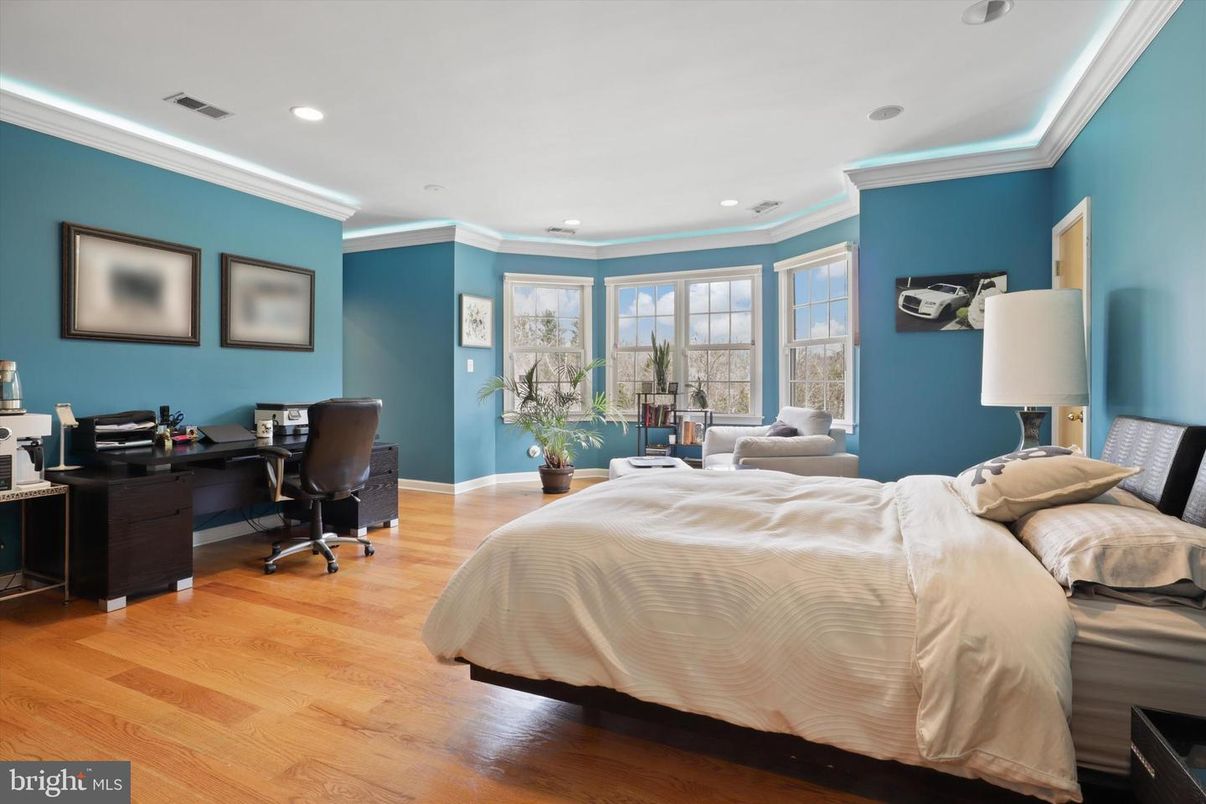 Bedroom, Home Office, Interior, Recessed Lighting, Wood Texture Flooring