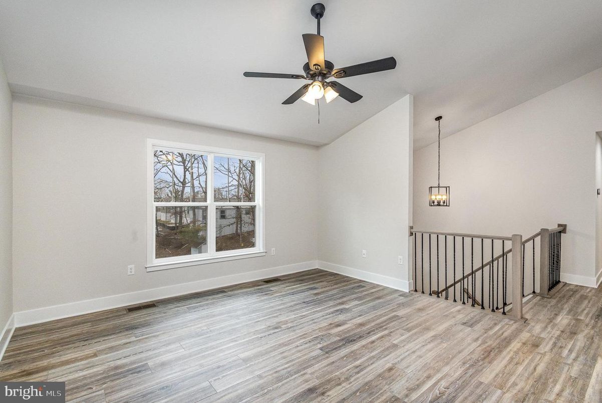 Empty room, Interior, Pendant Lights, Wood Texture Flooring