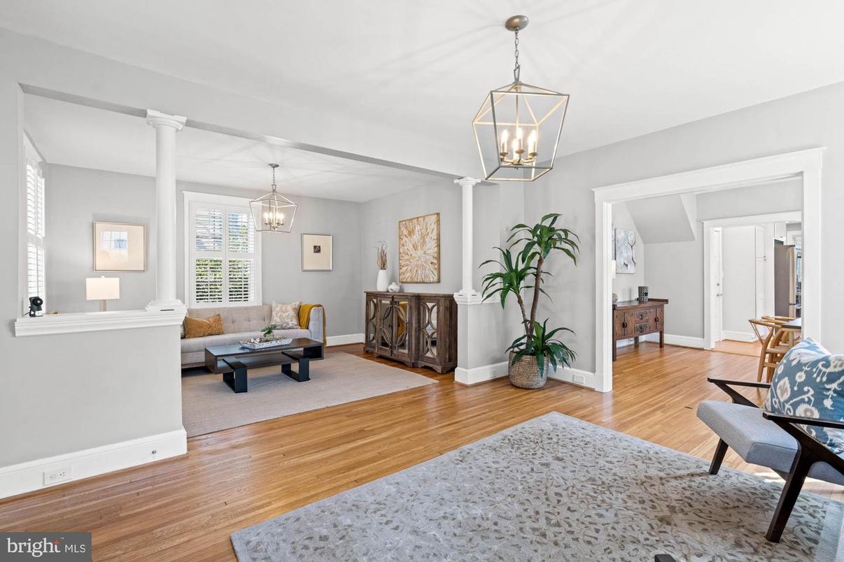 Interior, Pendant Lights, Wood Texture Flooring