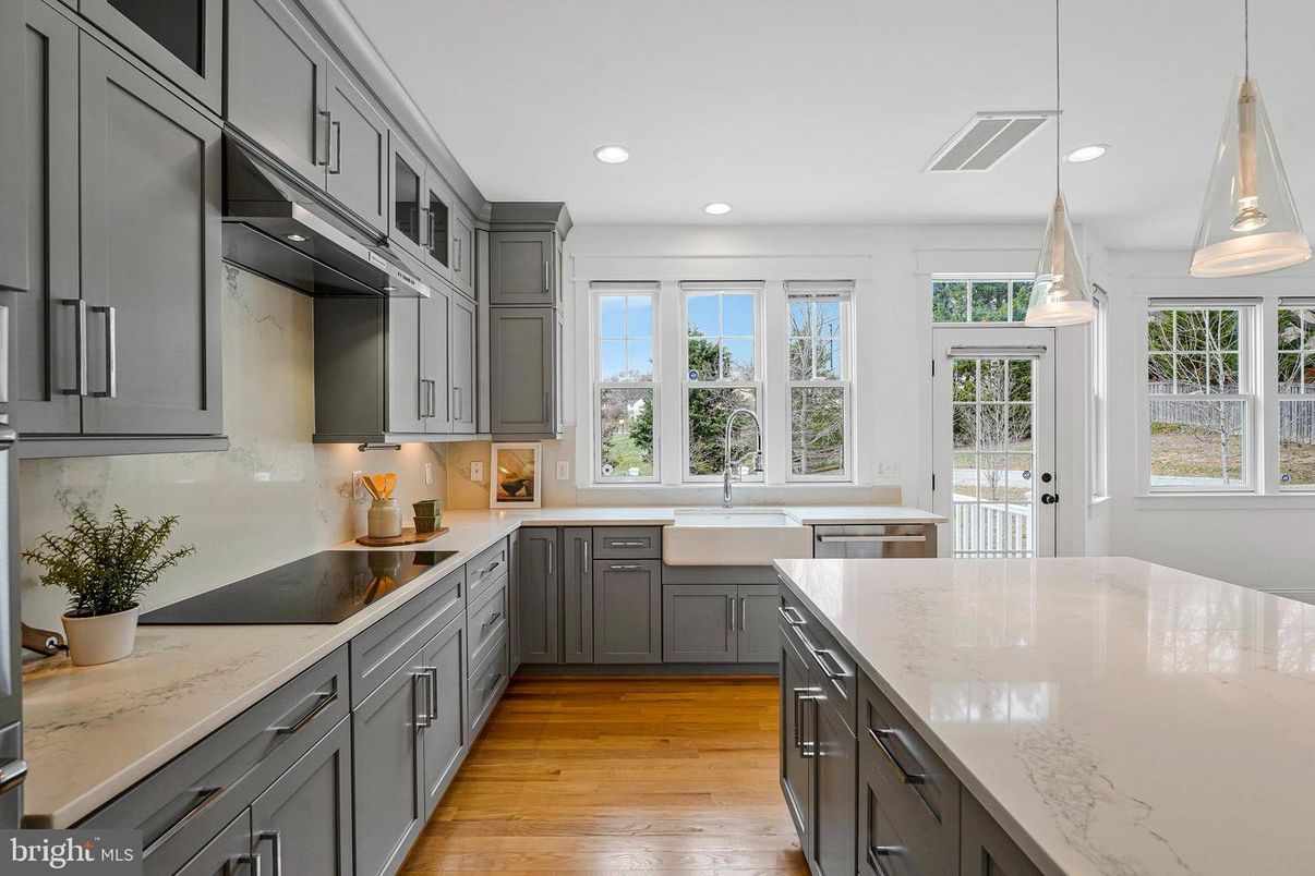 Interior, Kitchen, Pendant Lights, Recessed Lighting, Wood Texture Flooring