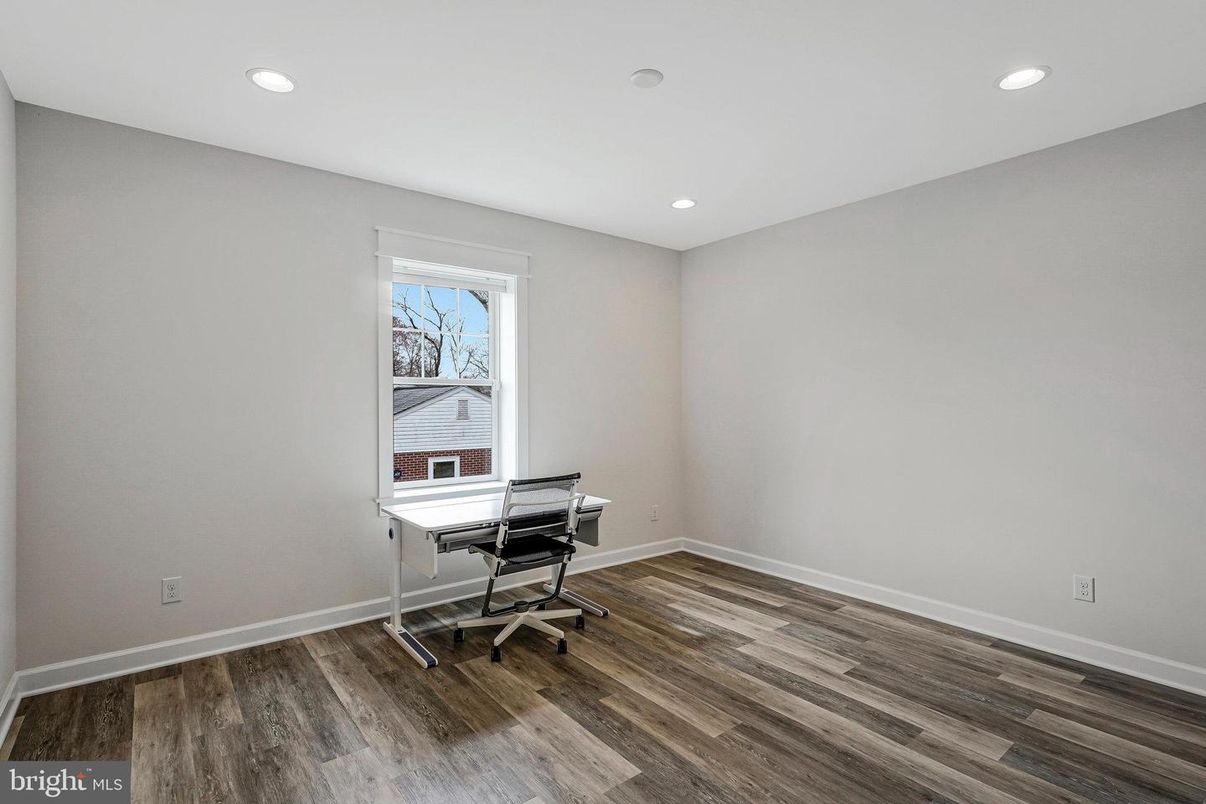 Home Office, Interior, Recessed Lighting, Wood Texture Flooring