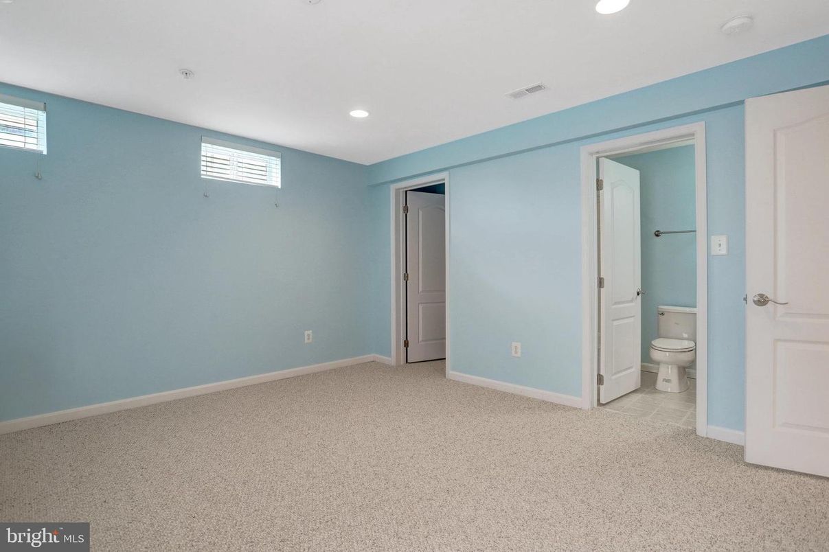 Bathroom, Empty room, Interior, Recessed Lighting