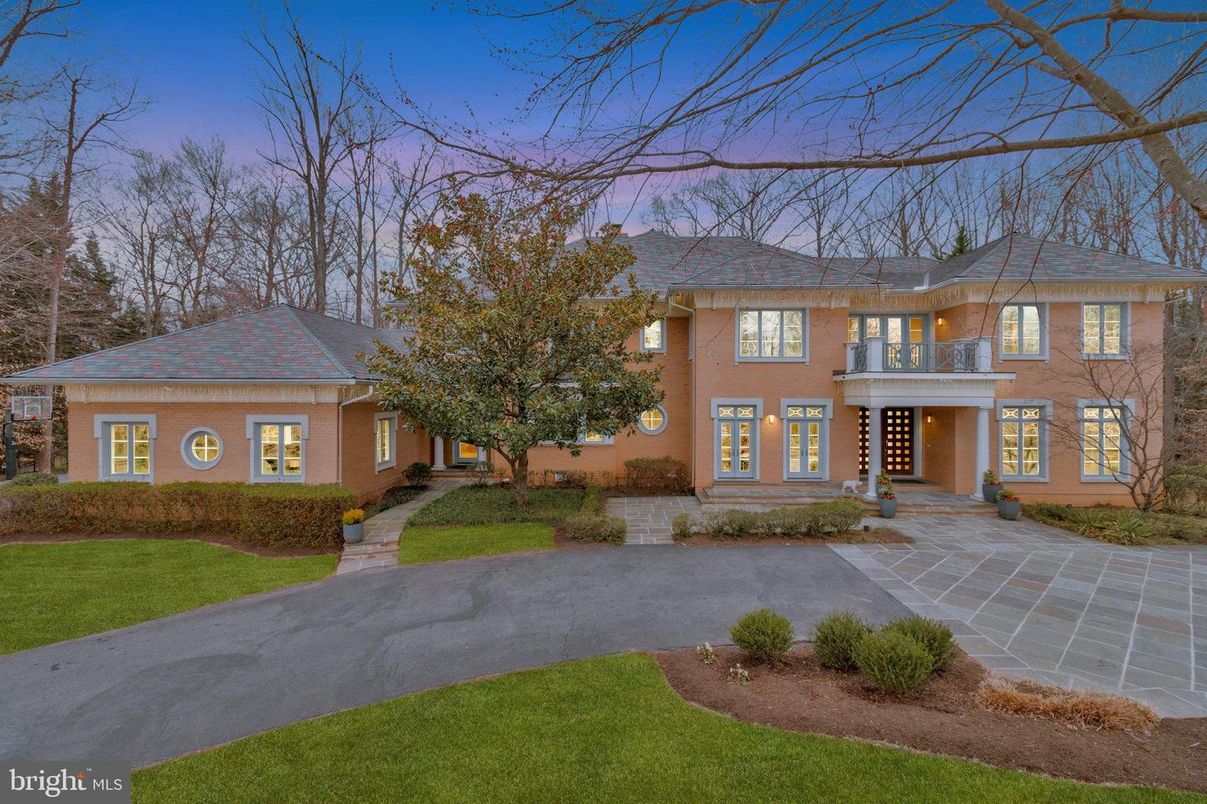 Backyard, Exterior, Facade, Brick Facade, Georgian