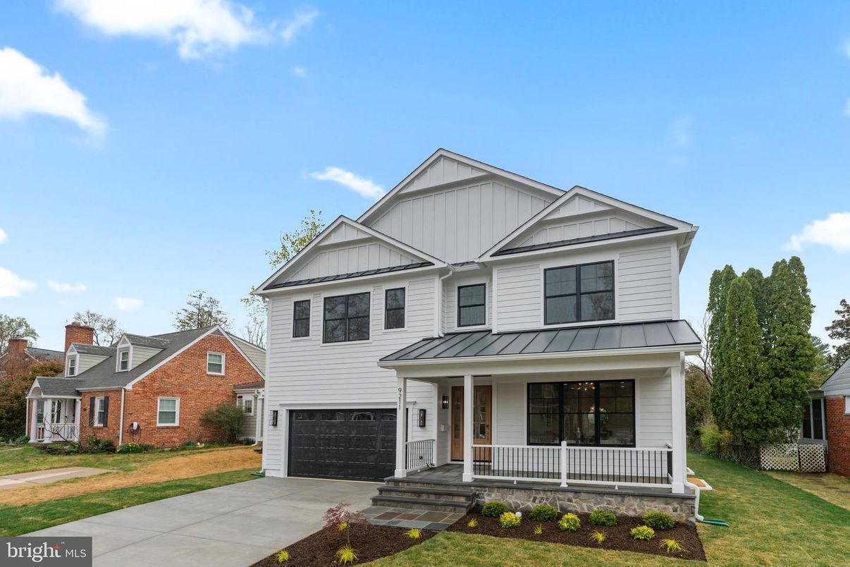 Attached, Exterior, Facade, Farmhouse