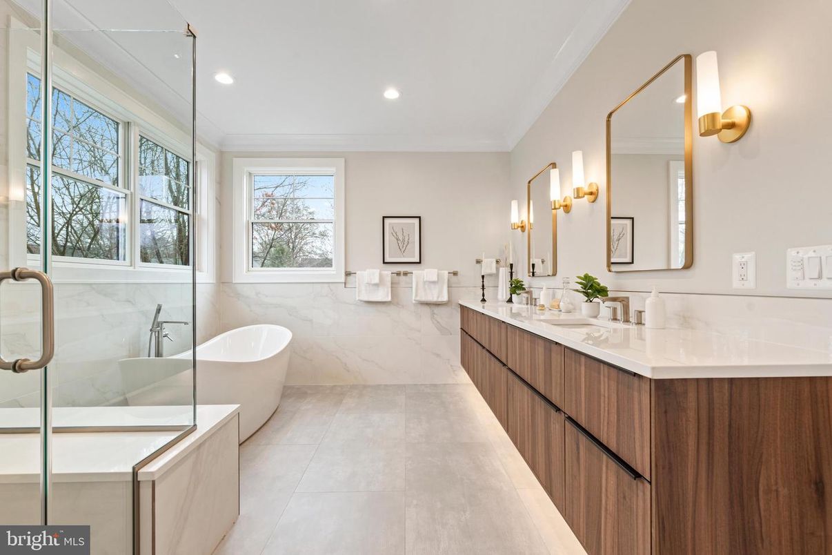 Bathroom, Dual Sink Vanities, Free Standing Baths, Interior, Recessed Lighting